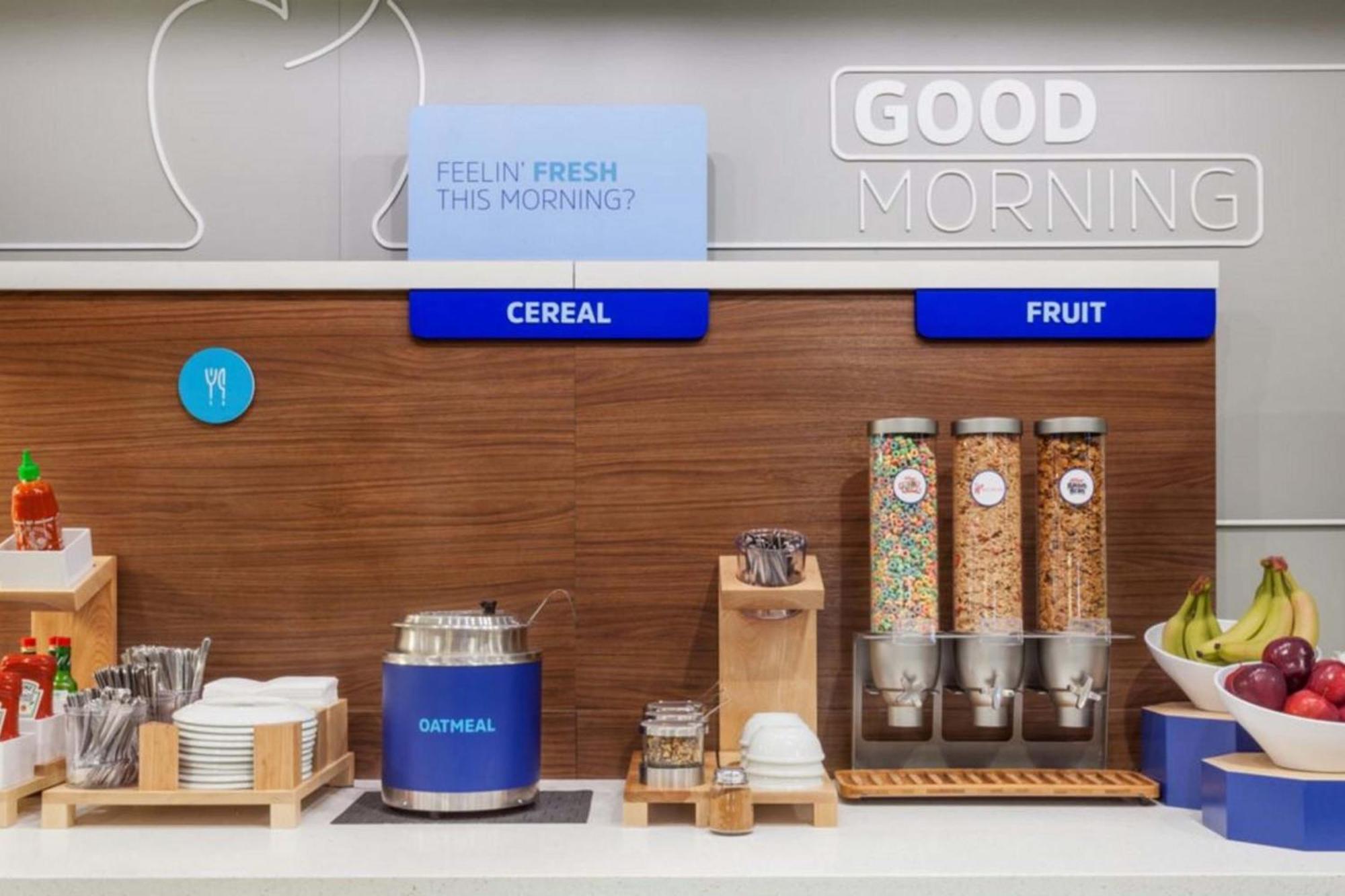 Holiday Inn Express Hotel & Suites Sanford By Ihg Exteriör bild