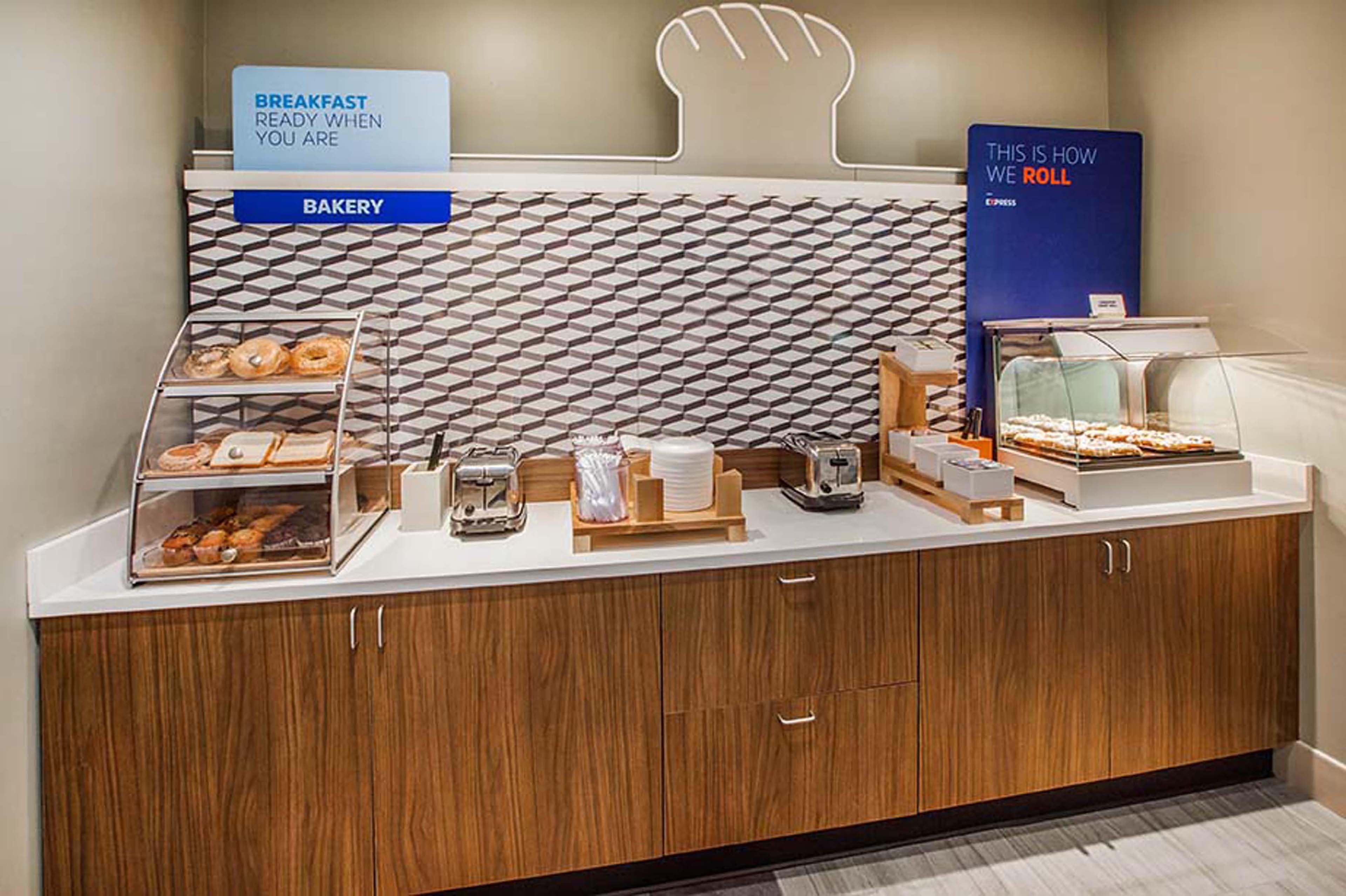 Holiday Inn Express Hotel & Suites Sanford By Ihg Exteriör bild