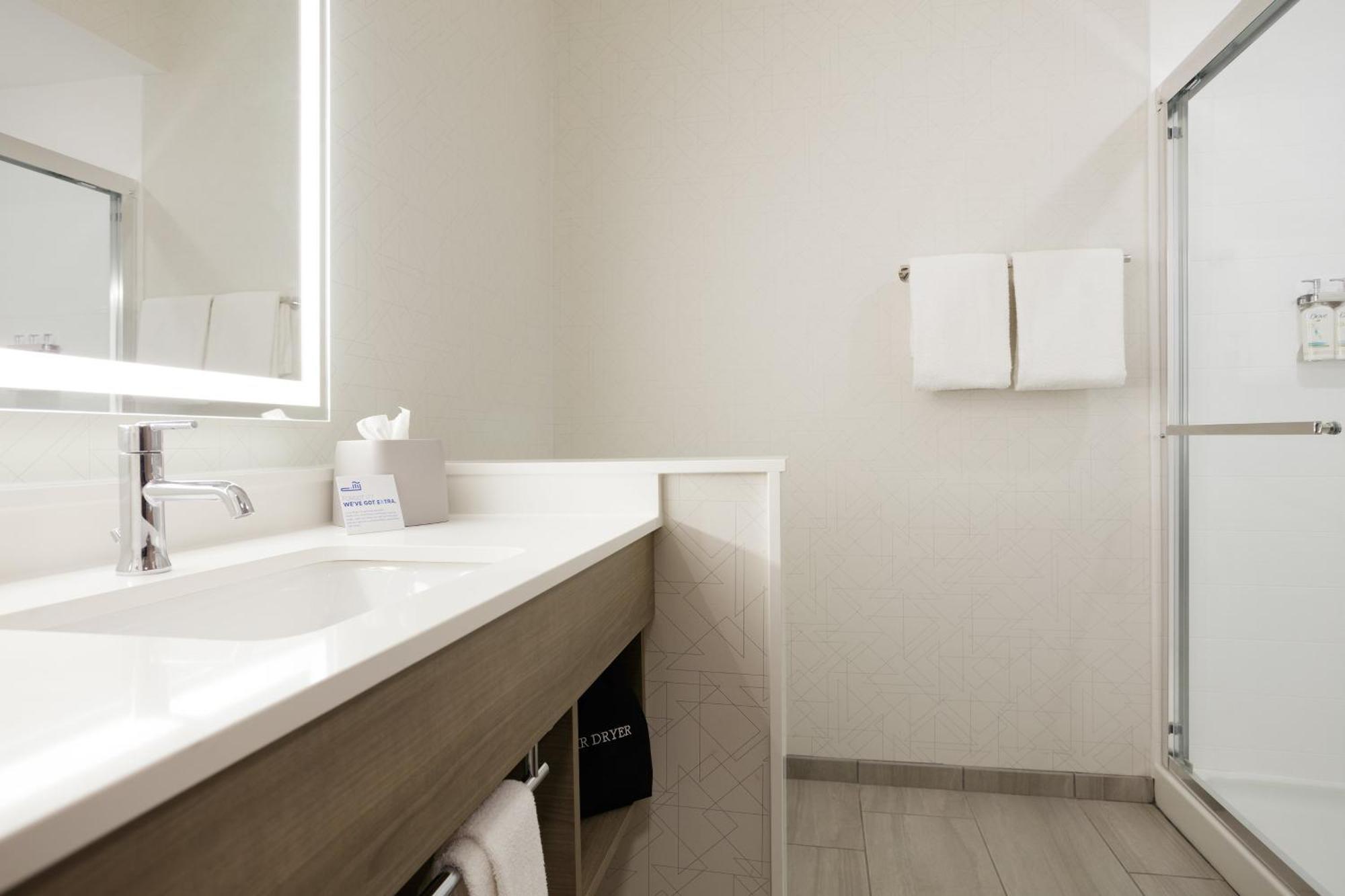 Holiday Inn Express Hotel & Suites Sanford By Ihg Exteriör bild
