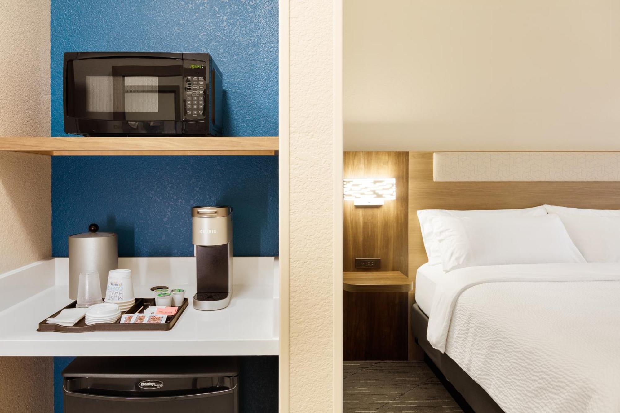 Holiday Inn Express Hotel & Suites Sanford By Ihg Exteriör bild