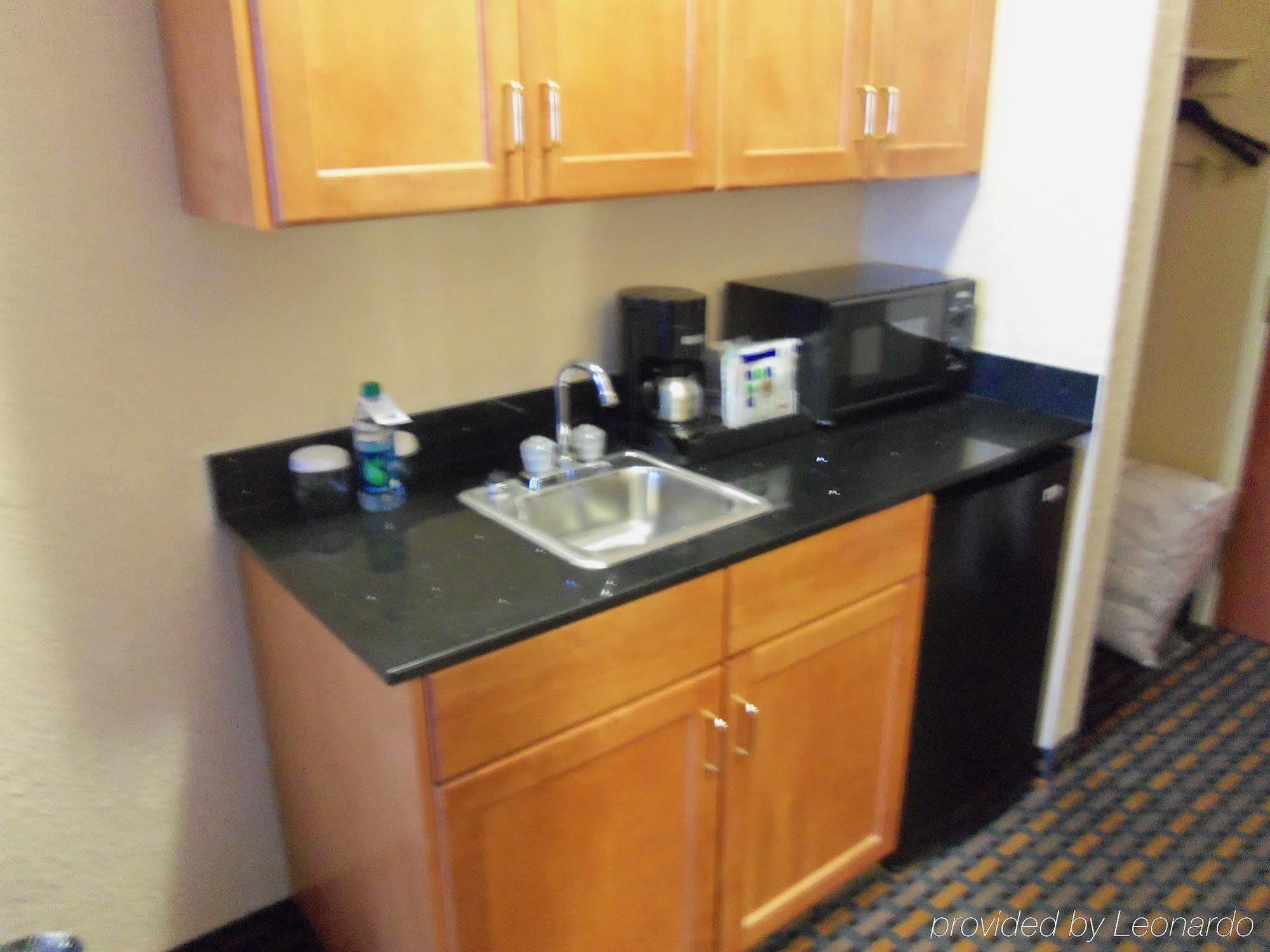 Holiday Inn Express Hotel & Suites Sanford By Ihg Exteriör bild