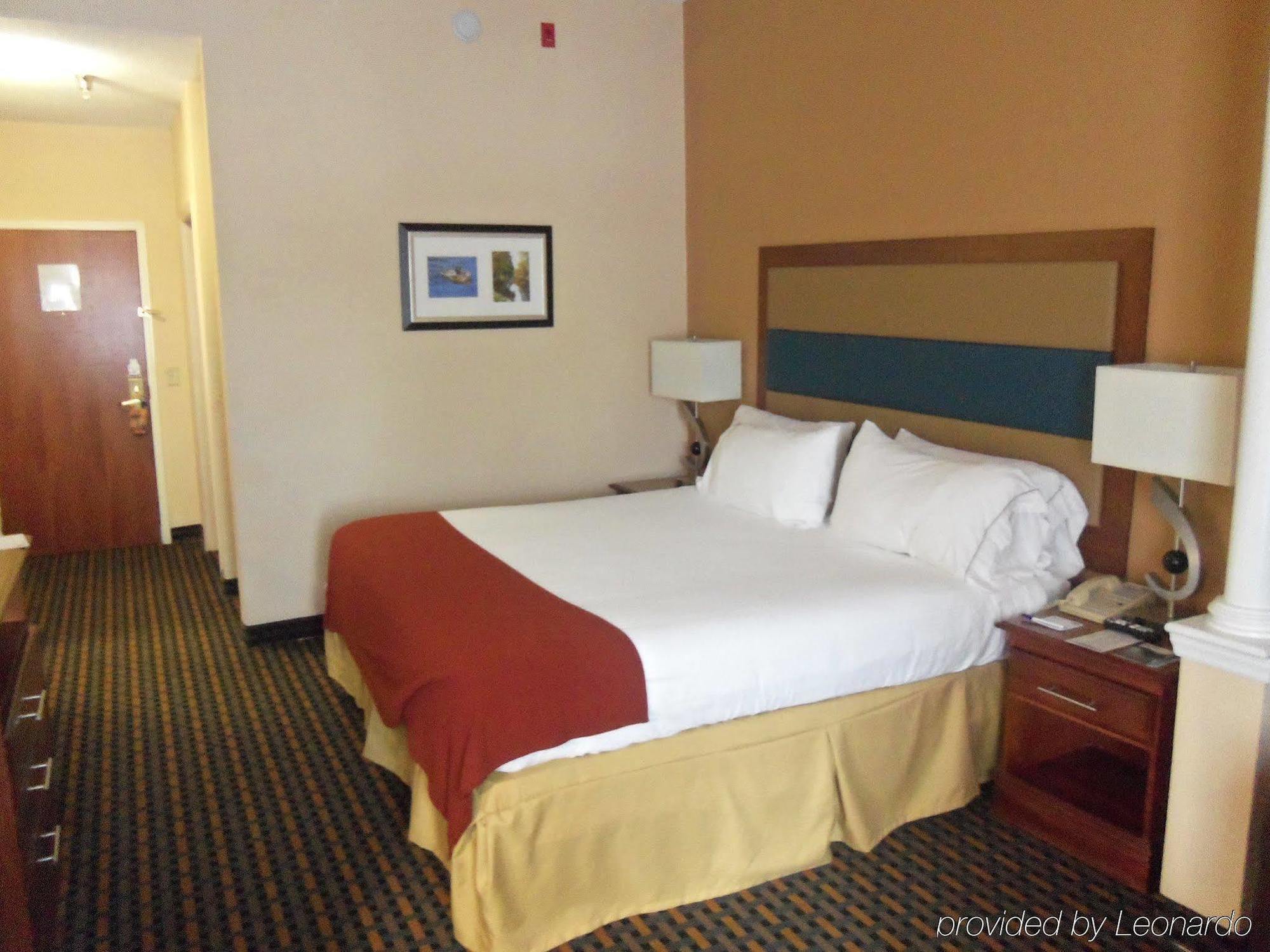 Holiday Inn Express Hotel & Suites Sanford By Ihg Exteriör bild